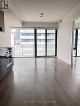 161 Roehampton Ave in Toronto, ON - Building Photo - Building Photo