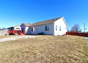 527 Bellflower Dr in Ames, IA - Building Photo - Building Photo