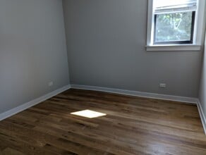 2203 W Eastwood Ave, Unit #2205-1W in Chicago, IL - Foto de edificio - Building Photo