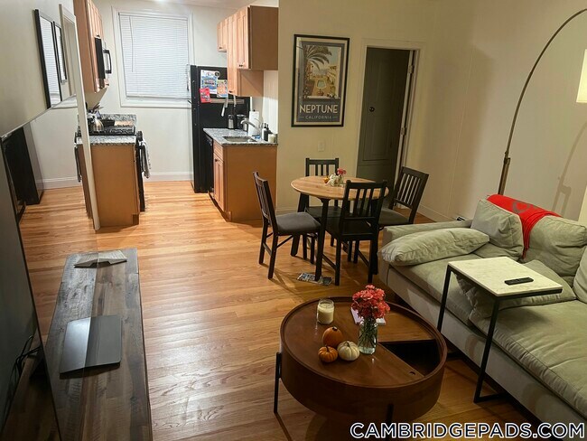 82 Sacramento St in Cambridge, MA - Foto de edificio - Building Photo