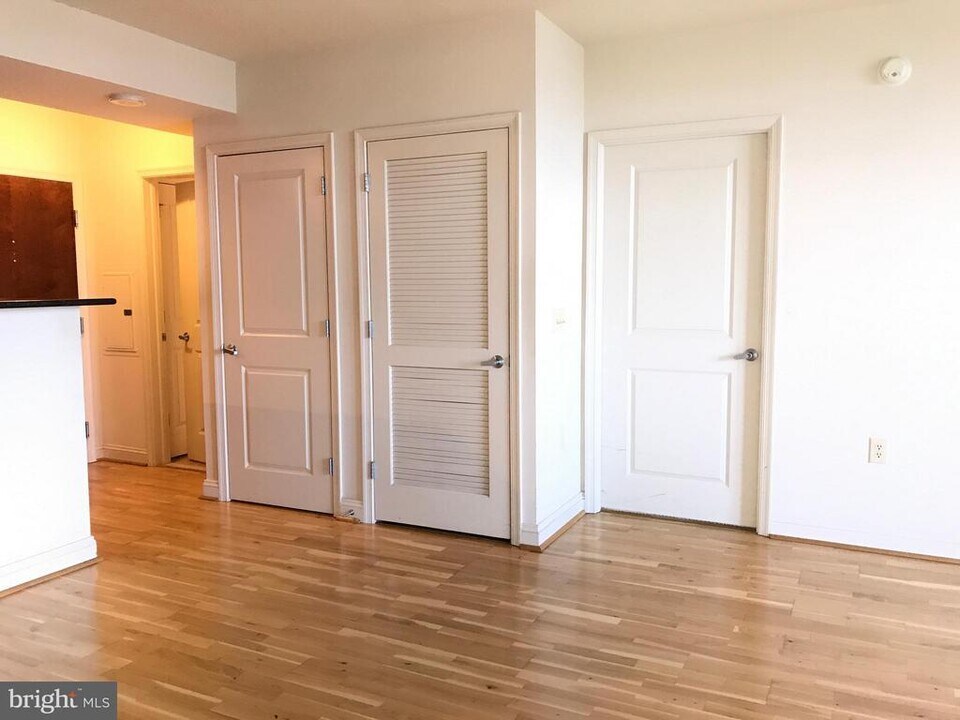 11760 Sunrise Valley Dr in Reston, VA - Building Photo