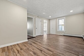 378 S Mammoth Rd in Manchester, NH - Building Photo - Building Photo