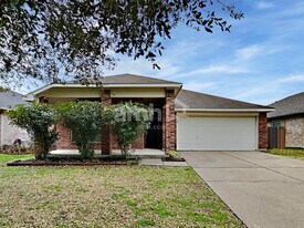 11922 Elizabeth Ct in Pinehurst, TX - Building Photo