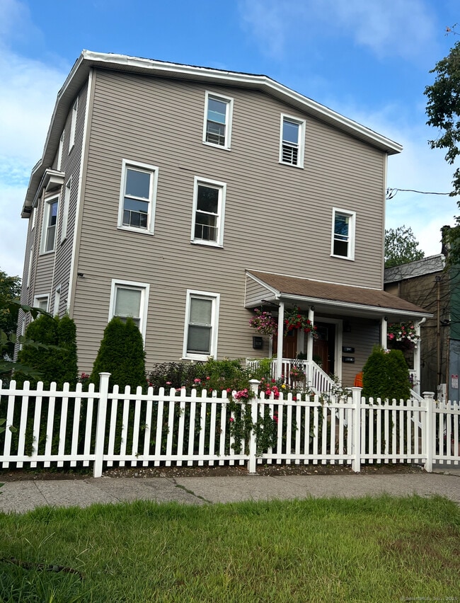 property at 1605 Park Ave