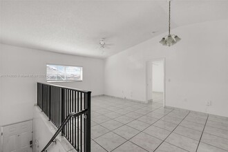 7641 W 29th Way, Unit 202 in Hialeah, FL - Building Photo - Building Photo