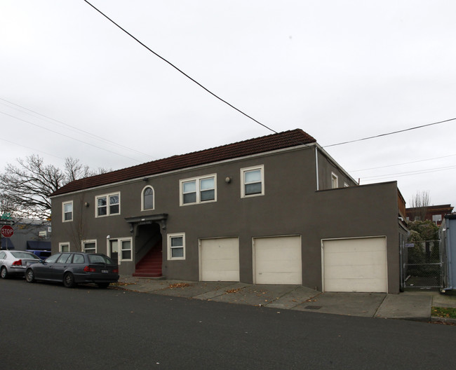 Nyleta Court in Portland, OR - Foto de edificio - Building Photo