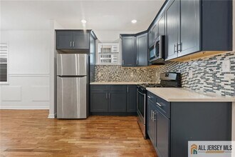 362 1/2-362 New St in Newark, NJ - Building Photo - Building Photo