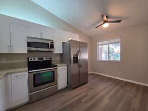 330 NW 67th St, Unit 207 in Boca Raton, FL - Building Photo - Building Photo