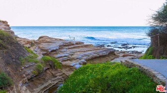 29239 Heathercliff Rd in Malibu, CA - Building Photo