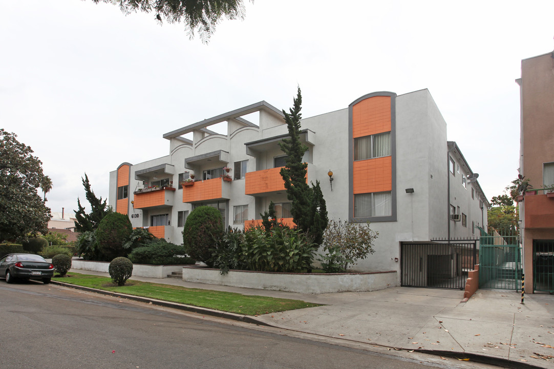 6130 Afton Pl in Los Angeles, CA - Building Photo