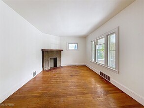 2683 Hampshire Rd in Cleveland Heights, OH - Building Photo - Building Photo