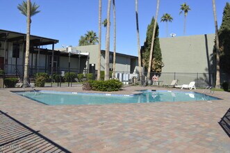 6767 North 7th Street in Phoenix, AZ - Building Photo - Building Photo