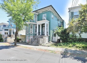 16 John St in Kingston, NY - Building Photo