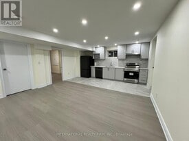 216 Wesmina Ave in Whitchurch-Stouffville, ON - Building Photo