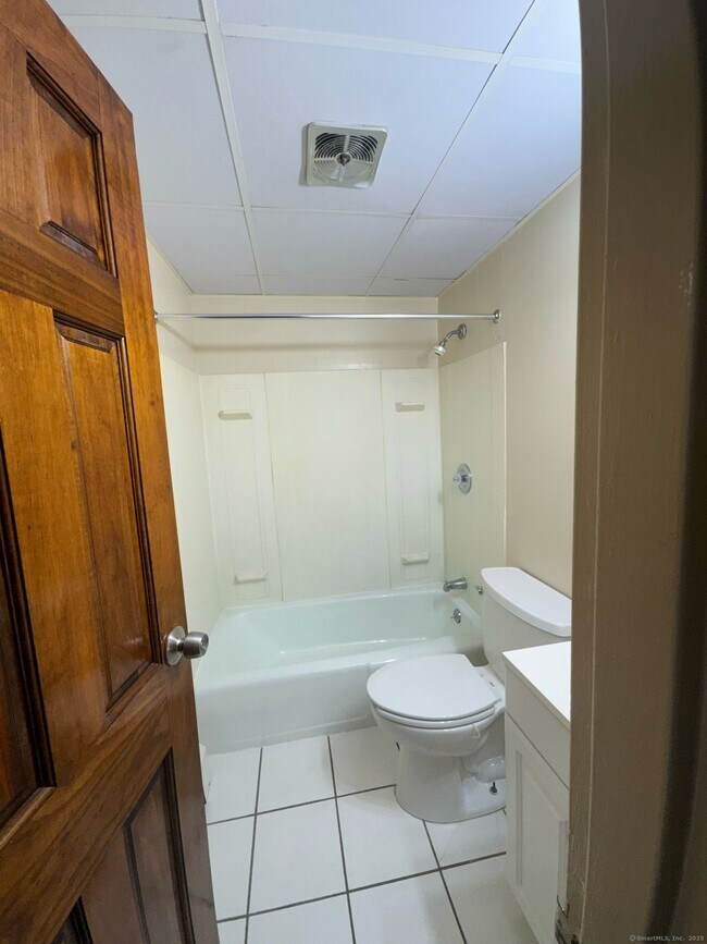 125 Granfield Ave-Unit -2A in Bridgeport, CT - Building Photo - Building Photo