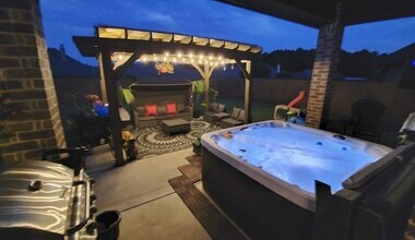 7352 Kingsport Ln, Unit B in Tyler, TX - Foto de edificio - Building Photo