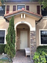 8867 W 35th Way in Hialeah Gardens, FL - Building Photo