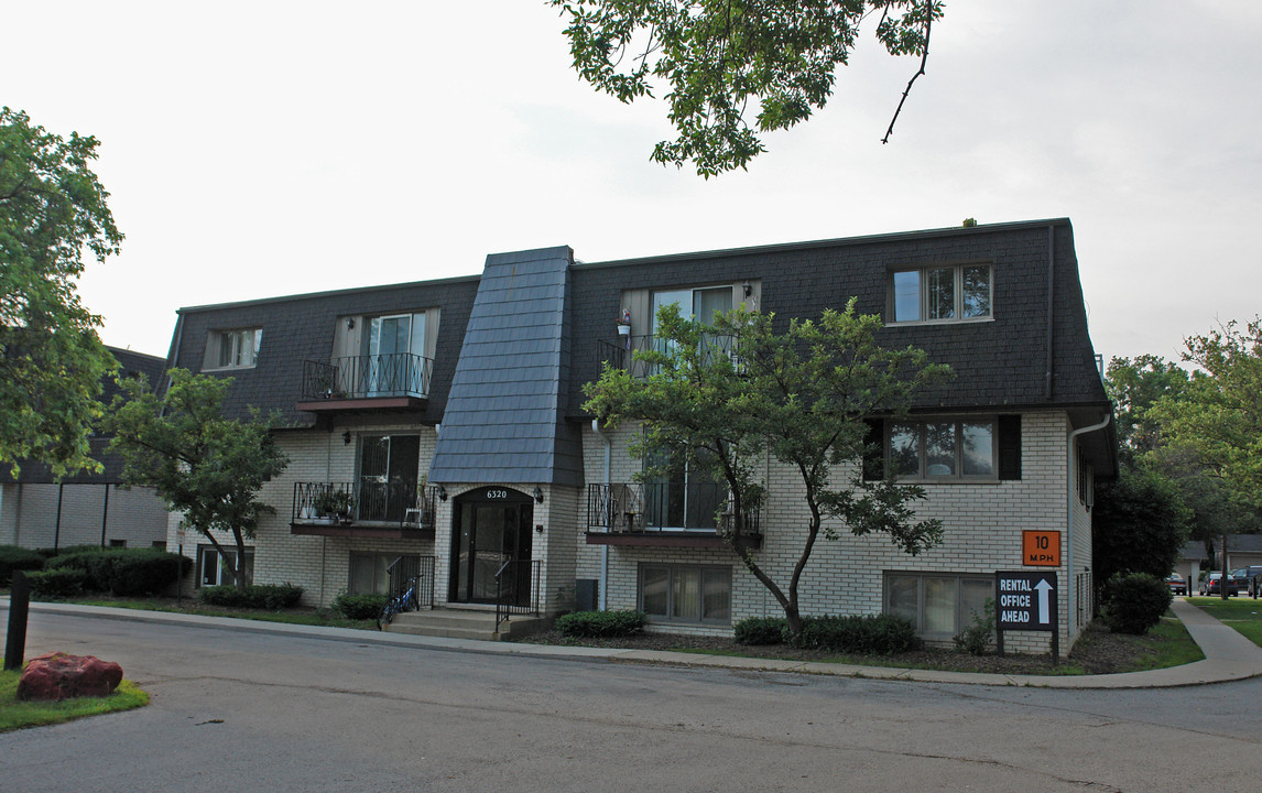 Countryside Apartments in Countryside, IL - Foto de edificio