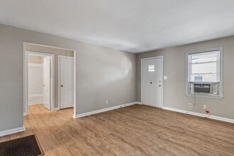 508 Mayflower Dr in Greensboro, NC - Building Photo - Building Photo