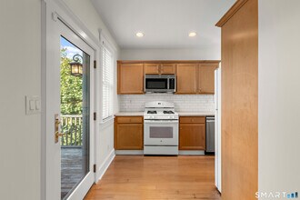 18 Wessels Pl in Greenwich, CT - Building Photo - Building Photo