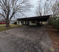 103 Pleasure Dr in Ganado, TX - Building Photo