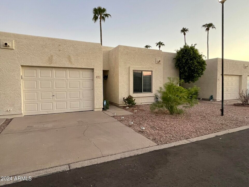 7811 E Parkview Dr in Mesa, AZ - Building Photo