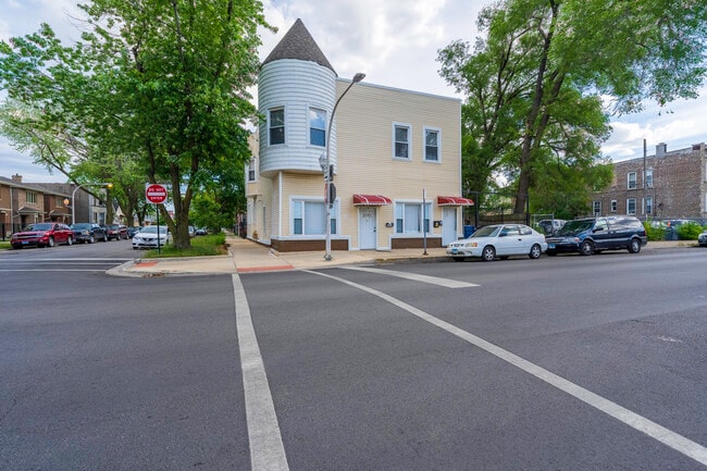 3101 W 38th St, Unit 2F in Chicago, IL - Foto de edificio - Building Photo