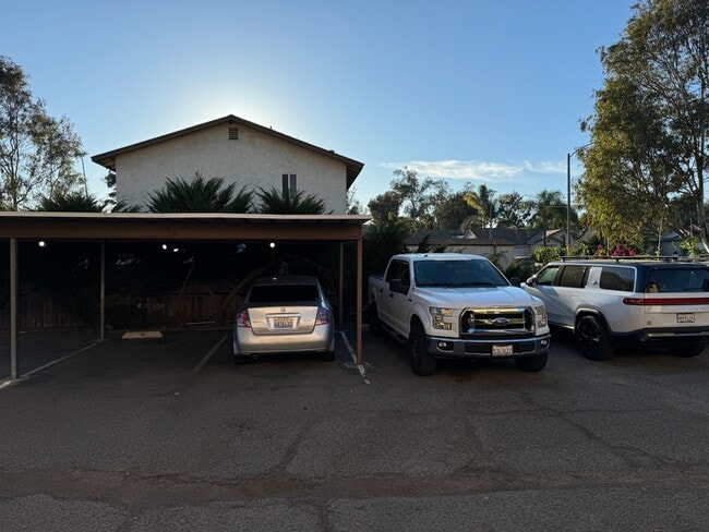 1039 W Lincoln Ave in Escondido, CA - Building Photo - Building Photo