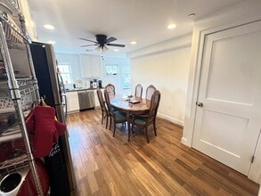 489 Main St, Unit E in Stoneham, MA - Foto de edificio - Building Photo