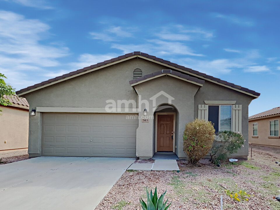 7413 W St Catherine Ave in Laveen, AZ - Foto de edificio