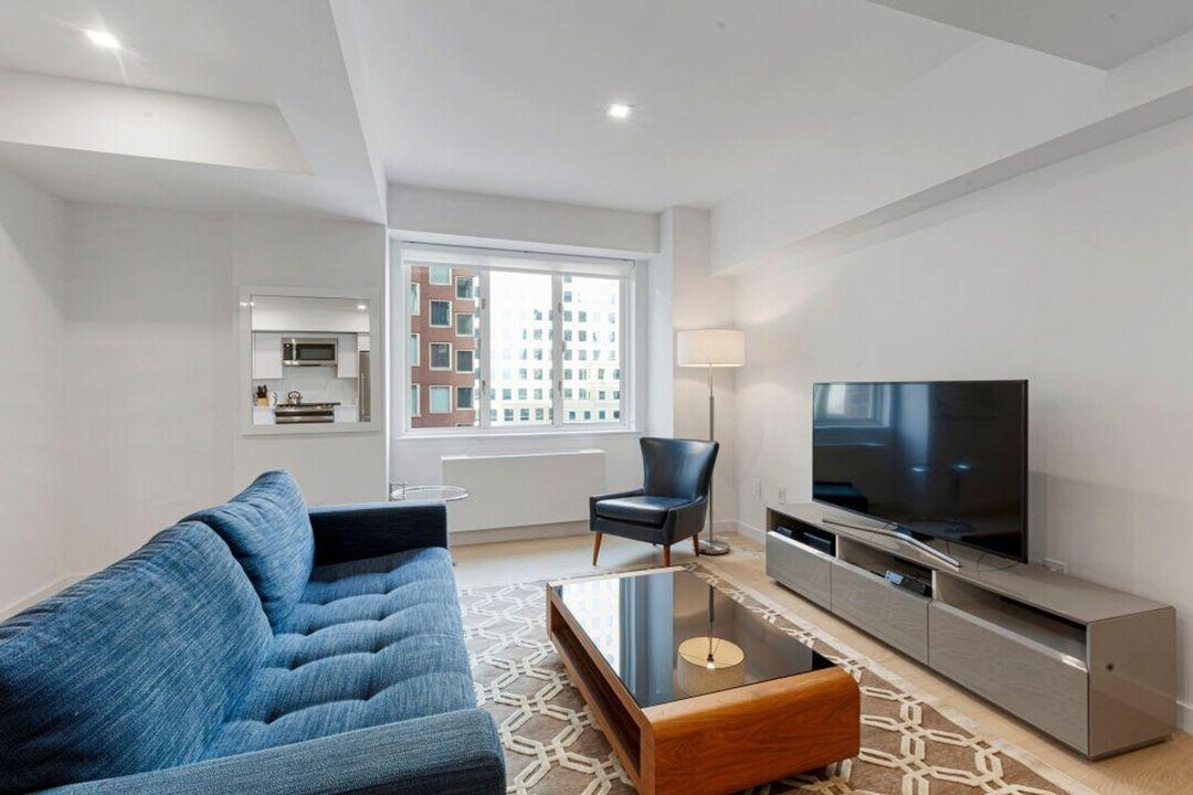 225 Rector Pl in New York, NY - Building Photo