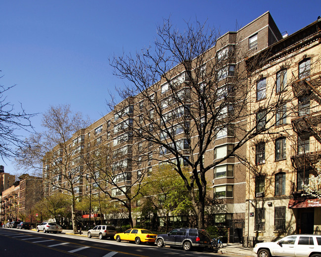 Red Oak Apartments in New York, NY - Building Photo - Building Photo