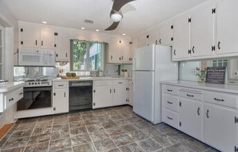 33 Hillcrest Rd in Wakefield, MA - Building Photo - Building Photo