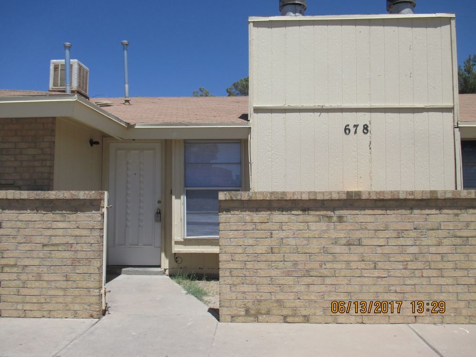 678 White Clfs-Unit -A in El Paso, TX - Building Photo