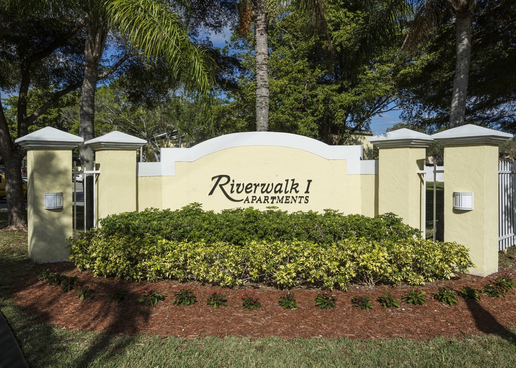 Riverwalk I Apartments in Homestead, FL - Foto de edificio
