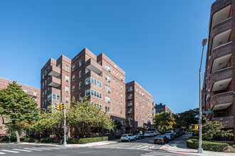 Greenbriar in Flushing, NY - Building Photo - Building Photo