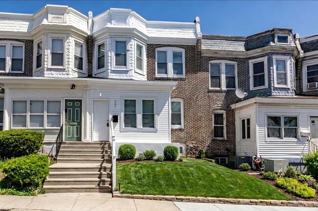 property at 207 E 25th St