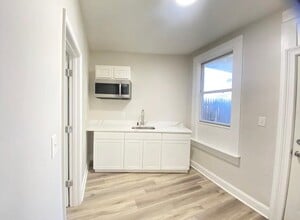 3168 Wilkens Ave in Baltimore, MD - Building Photo - Building Photo