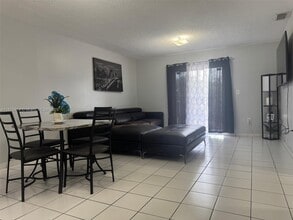 7965 W 30th Ct in Hialeah Gardens, FL - Building Photo - Building Photo