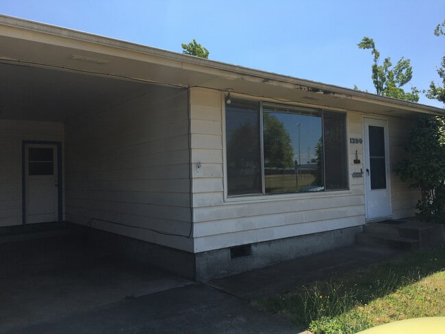 1280-1290 W 24th Ave in Eugene, OR - Building Photo - Building Photo