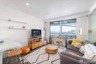 403 Main St in San Francisco, CA - Building Photo