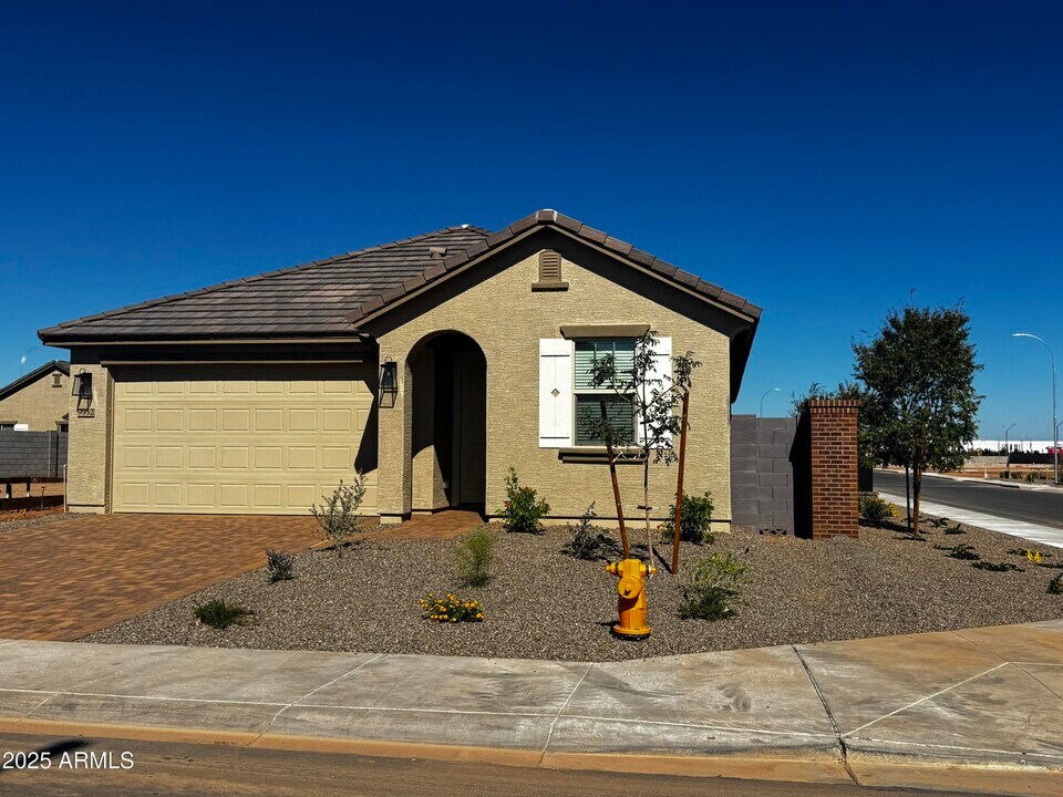 9952 W Mitchell Ave in Avondale, AZ - Building Photo