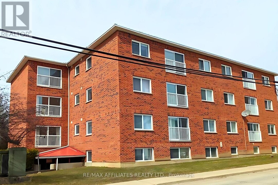 2-2 Rideau St in Westport, ON - Building Photo