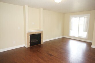 326 NE Stafford St in Portland, OR - Building Photo - Building Photo