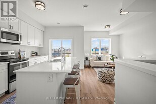 470 Darcy Dr in Strathroy-Caradoc, ON - Building Photo