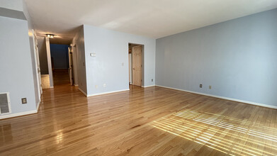 19 Hawthorne Dr in New London, CT - Building Photo - Building Photo