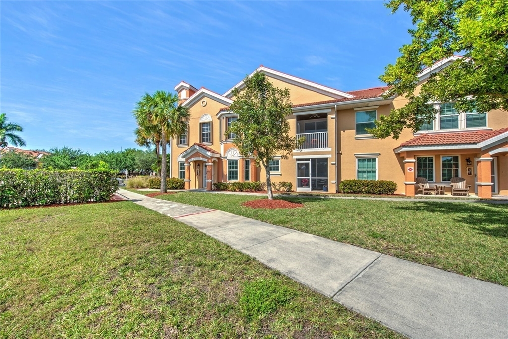 1757 Concordia Lake Cir in Cape Coral, FL - Building Photo