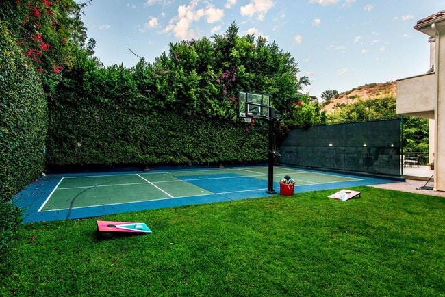1441 Robmar Dr in Beverly Hills, CA - Building Photo - Building Photo