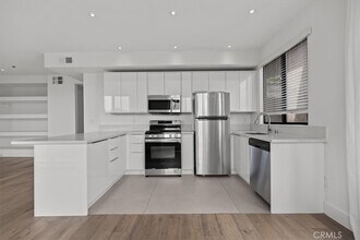 8811 Burton Way, Unit 308 in West Hollywood, CA - Building Photo - Building Photo