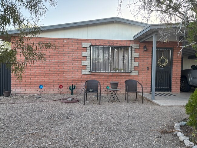 property at 1942 S Lillian Cir